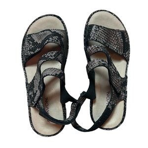Aravon sandals